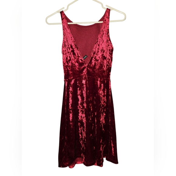 ♥️2 For $25♥️H&M Women's Velvet Dress in Deep Red - Picture 2 of 3